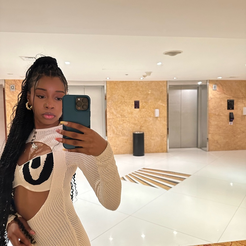 Meet your Posher, Shania